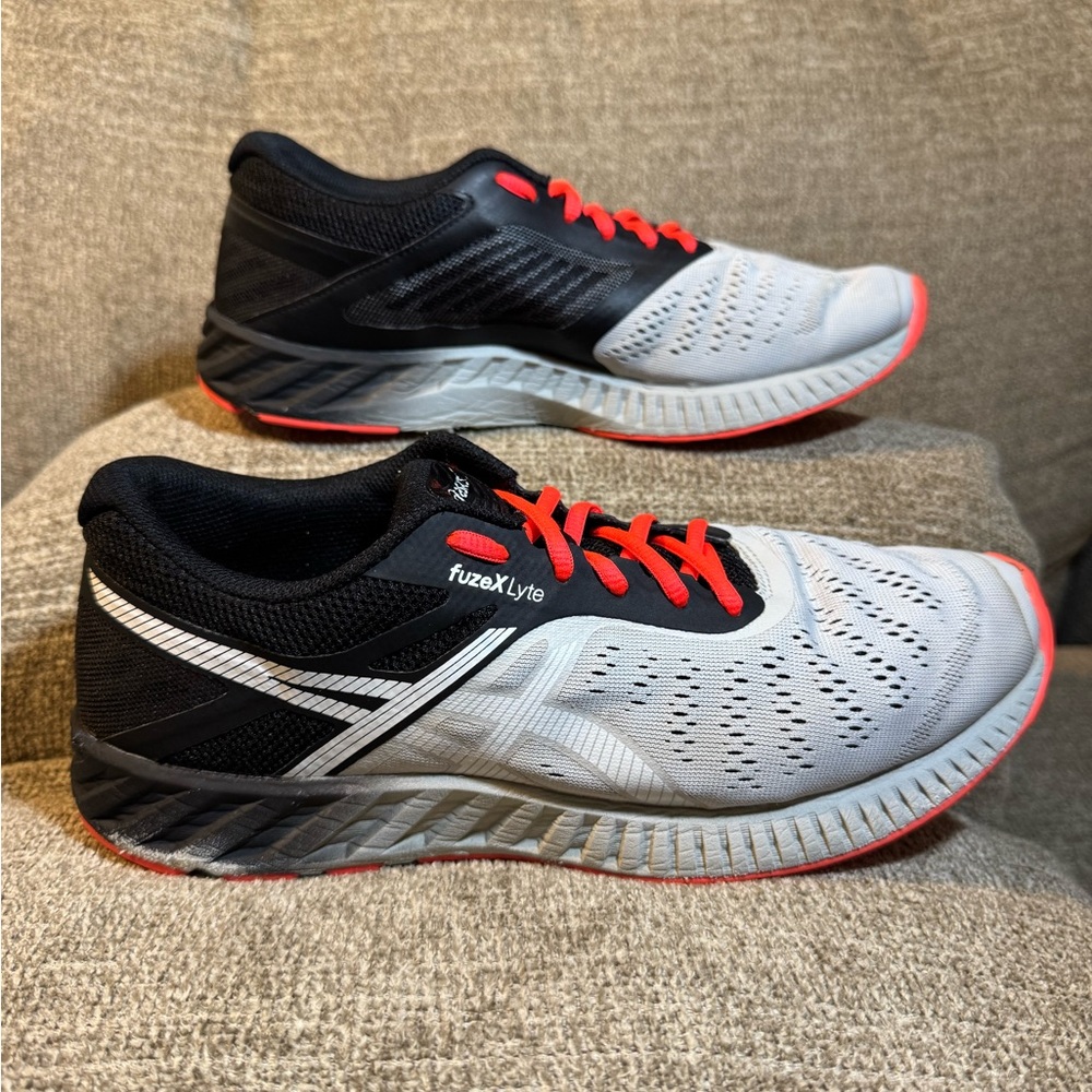 ASICS FuzeX Lyte Men’s Gray Black Red T620N Size 9